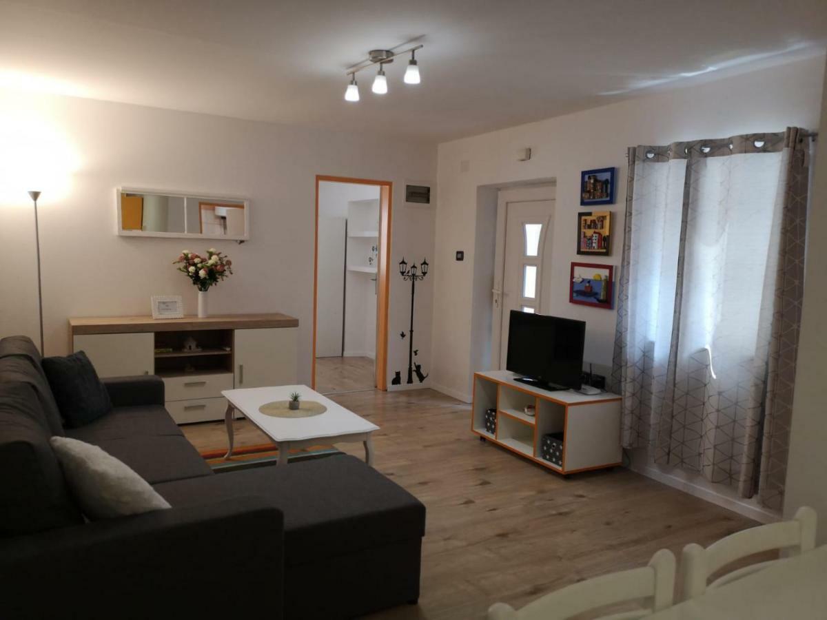 بولا Apartment Asja Old City Center المظهر الخارجي الصورة